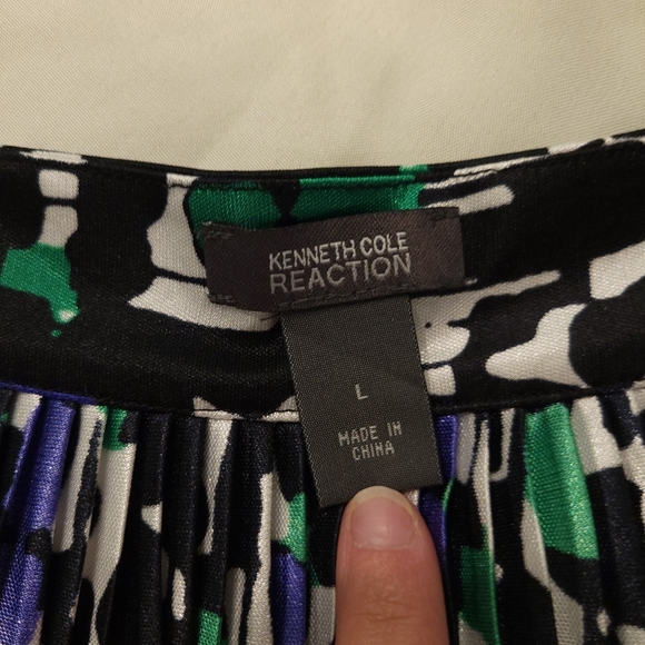 Kenneth Cole Reaction Pleated Polyester Sleeveless Blouse, Size L - Picture 5 of 7